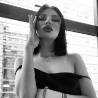 Kira_Hendrix's Offline Chat Room