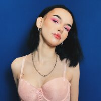 AgnesKlein Adlı Modelin Çevrimdışı Sohbet Odası