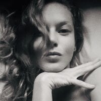 dirtybloom Adlı Modelin Çevrimdışı Sohbet Odası