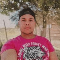 DeeDeeW7 model avatar