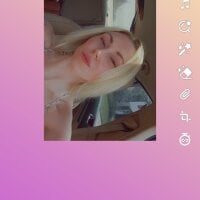 Roxxyfrostt339's Offline Chat Room