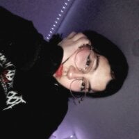 Emii_whitee webcam model