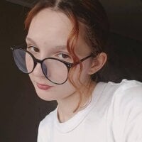 غرفة دردشة ElvinaBoundy دون اتصال