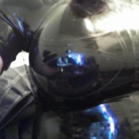 Iatnez_latexdoll's Offline Chat Room