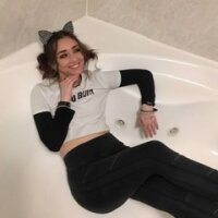 evie23's Offline Chat Room