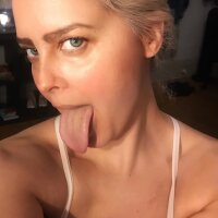 sacredclown's Offline Chat Room