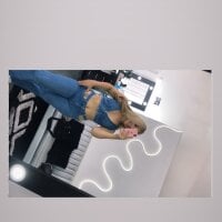 Vickyallien webcam model