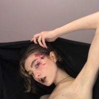 izzy_gloss_'s Offline Chat Room