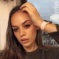 NellieHughes' Avatar Pic