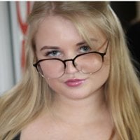 AngelliaDiazz18's Offline Chat Room