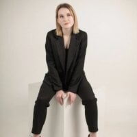 QueenieHathaway model avatar