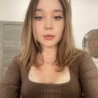 Lina_Glow webcam model