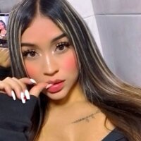 Rosse_Jeane_1v_ Adlı Modelin Çevrimdışı Sohbet Odası