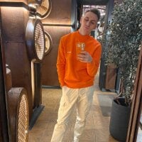 Офлайн-чат daniel-Enticing