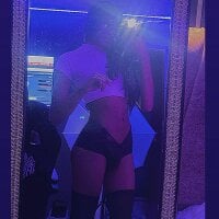 Aishasexy18 webcam
