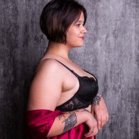 ChristineQAce's Offline Chat Room