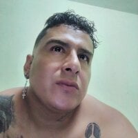 Adri_tubb's Offline Chat Room