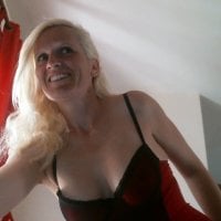 SquirtDelphina's Offline Chat Room