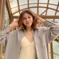 YvonneDouce webcam model
