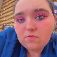 Strawberry_Delight69's Offline Chat Room