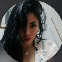 Amanda-Akira webcam model