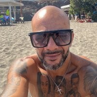 latino2211 webcam model