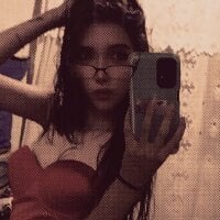 adrianahot31 webcam model