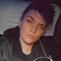 lizzie_x's Offline Chat Room