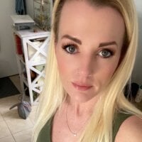 Arikah_Jayne's Offline Chat Room