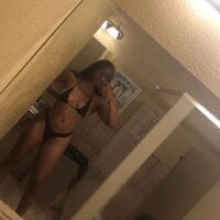 xxxGiselle's Offline Chat Room