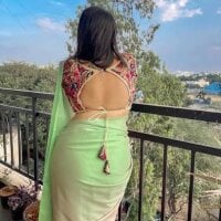 Tamil_Abitha Adlı Modelin Çevrimdışı Sohbet Odası