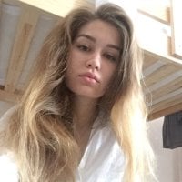 CoralineCrown's Offline Chat Room