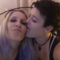xxlesgirlsxx's Offline Chat Room