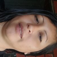 Candelita32's Offline Chat Room