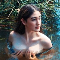 LauraChanel's Offline Chat Room