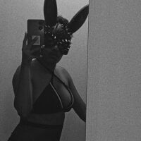 Nayla_brown webcam model