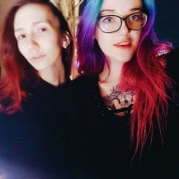 ARIANA_AND_JENNIFER's Offline Chat Room