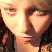 essika33's Offline Chat Room