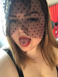 Adel_Peach webcam