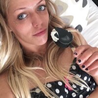MissBhave Adlı Modelin Çevrimdışı Sohbet Odası