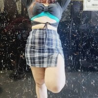 Curvy_Cuty's Offline Chat Room