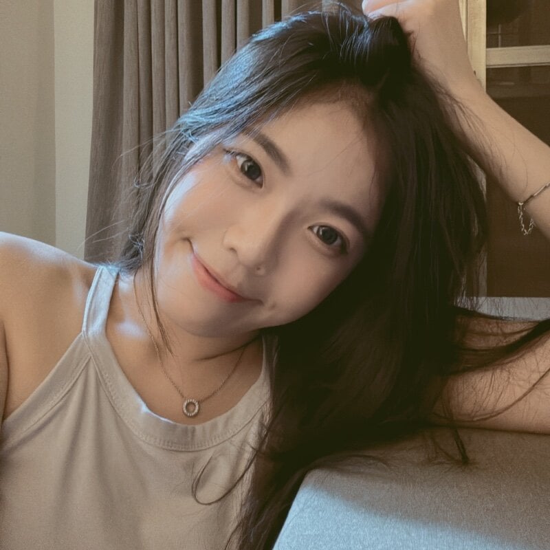 Qaz42799's nudes and profile
