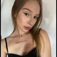 BlondeeKitty77 webcam