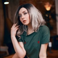 Leksi_Kisses' Offline Chat Room