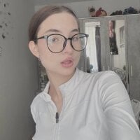 JuliHurlstona webcam model