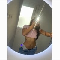 hally_cute Adlı Modelin Çevrimdışı Sohbet Odası