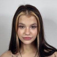 FriedaCloe webcam model