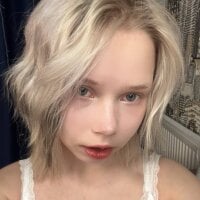 girlllsooft webcam model