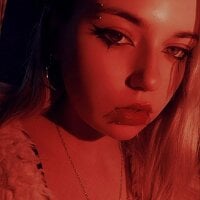 AlmaShuin Adlı Modelin Çevrimdışı Sohbet Odası