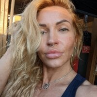 fitdoll's Offline Chat Room